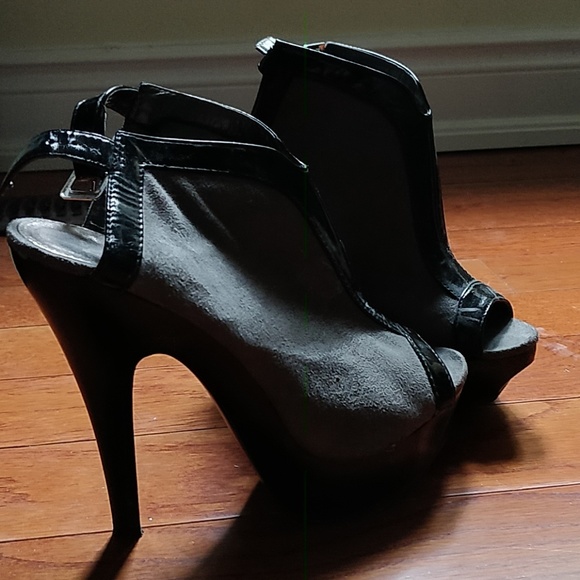 Zuka Grey Heels - Picture 2 of 3